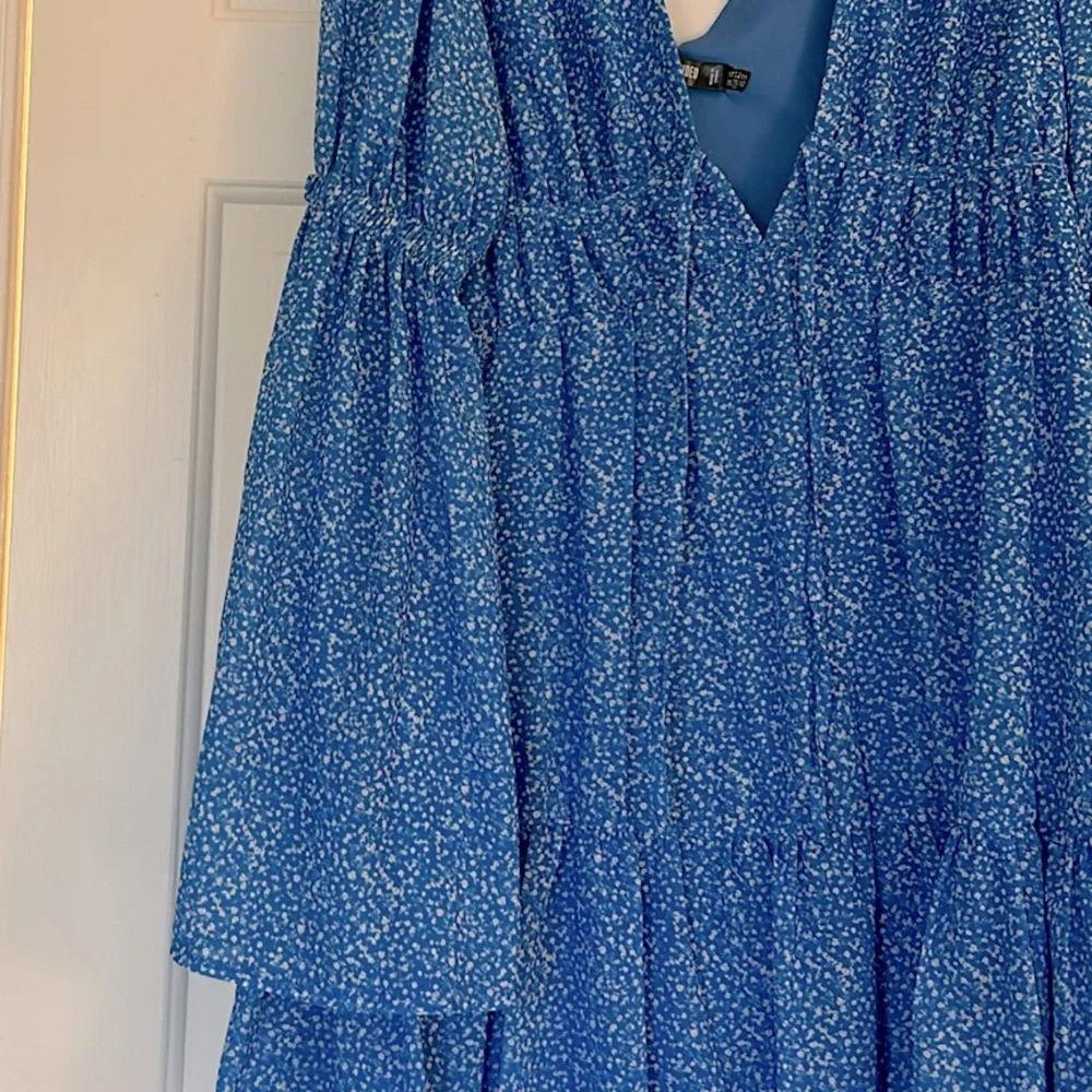 Missguided Ditsy Floral Flare Sleeve Mini Dress - Picture 7 of 8